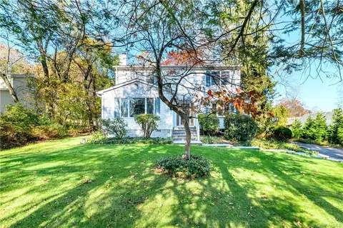 592 Madison Ct, Yorktown, NY 10598
