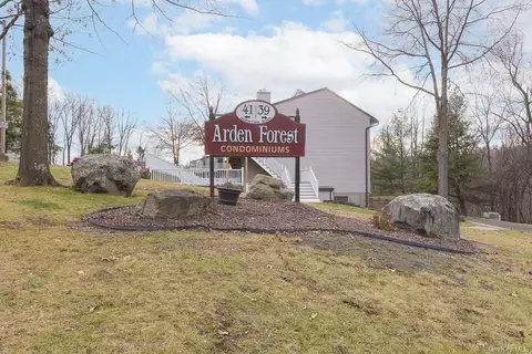 39 Berwynn Rd #B-9, Monroe, NY 10950