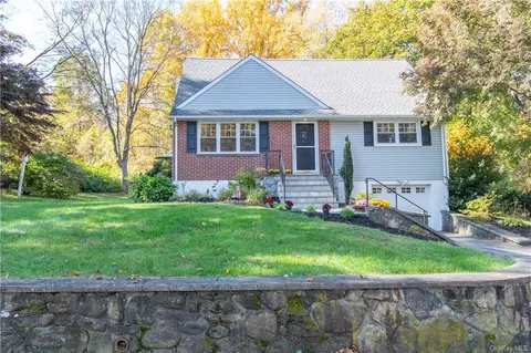 1 Field Pl, Cortlandt, NY 10567