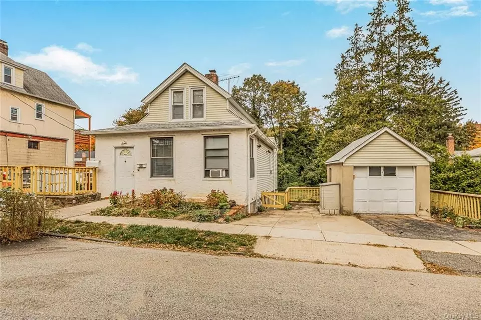 202 Lincoln Ave, Yonkers, NY 10704 33 Photos Movoto