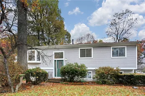 42 Balmoral Dr, Ramapo, NY 10977