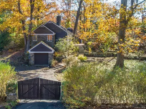 2 Allapartus Cir, New Castle, NY 10562