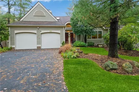 59 Clubhouse Ln, Greenburgh, NY 10583