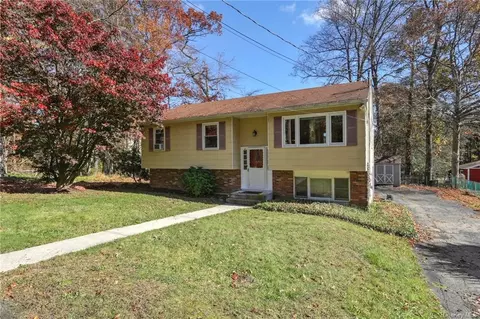 3 Palisades Rd, Patterson, NY 12563