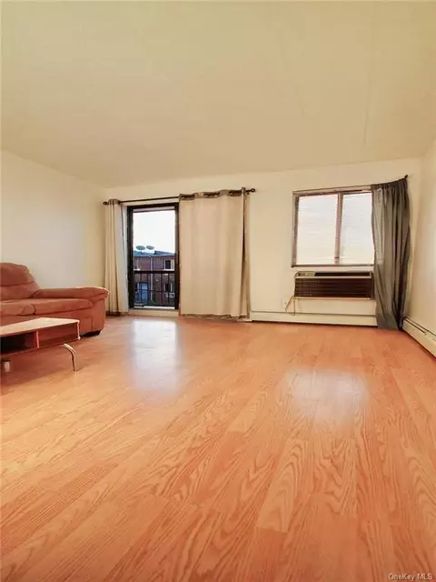 41-28 71st St #2C, New York, NY 11377
