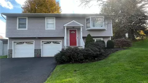 10 Pearsall Dr, Monroe, NY 10950