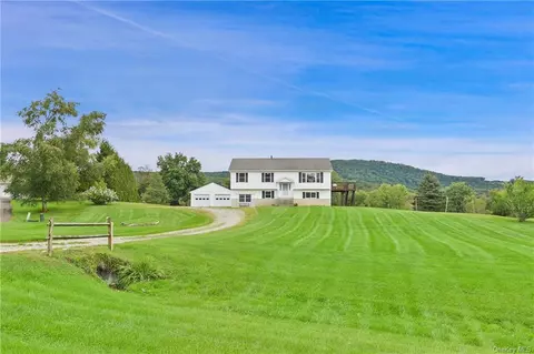 31 Country View Rd, North East, NY 12546