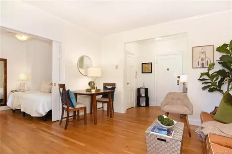 5 Midland Gdns #1K, Bronxville, NY 10708