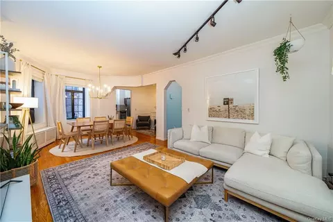 45 Pondfield Rd #3D, Bronxville, NY 10708