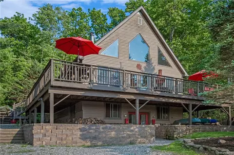 82 E Lake Shore Dr E, Thompson, NY 12775