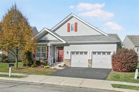 15 Jasmine Dr, Wallkill, NY 10940