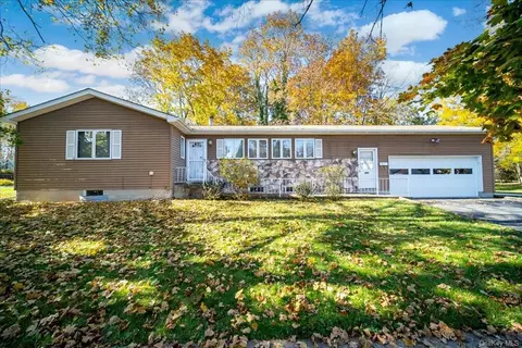 44 Woodland Ave, Poughkeepsie, NY 12603