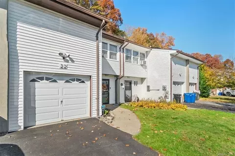 22 Fitzgerald Ct, Monroe, NY 10950