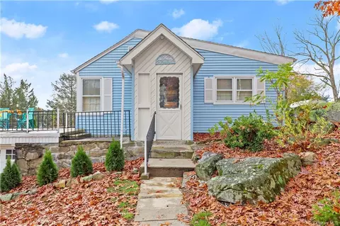 15 Maple Dr, Mahopac, NY 10541