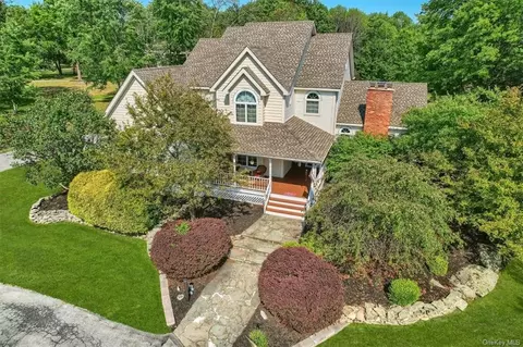 32 Stagecoach Dr, Greenville, NY 10940