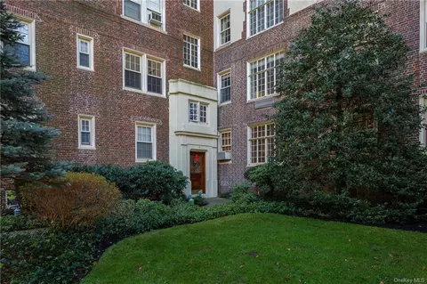 3 Tanglewylde Ave #3B, Bronxville, NY 10708