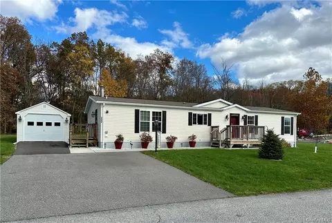222 Brittany Ter #222, Rock Tavern, NY 12575