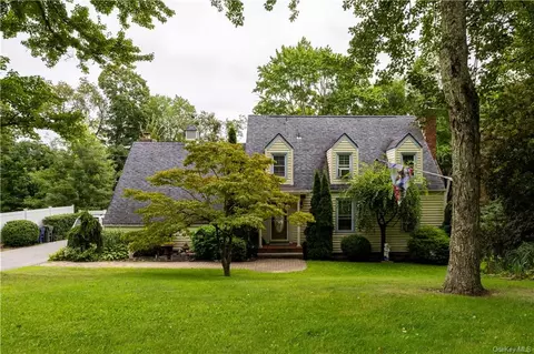 18 Hillside Ter, Mahopac, NY 10541