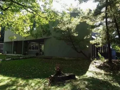 17 Fir Dr, North Hempstead, NY 11024