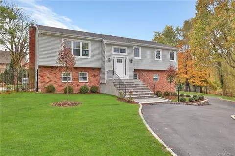 78 Pondview Ln, New Rochelle, NY 10804