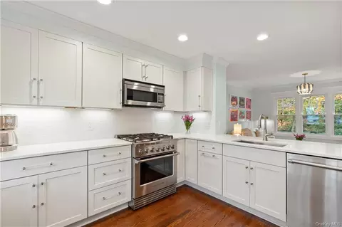 58 Brookridge Ct, Rye, NY 10573