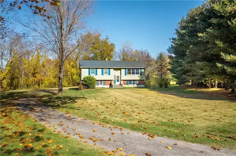 28 Cavelo Dr, Dover, NY 12594