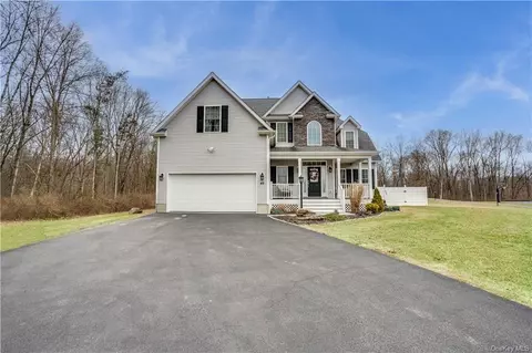 65 Old Field Rd, Poughkeepsie, NY 12603 photo 1