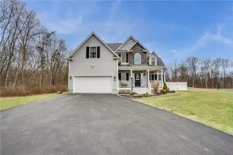 65 Old Field Rd, Arlington, NY 12603