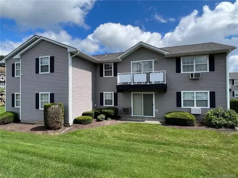 100 Hillside Dr #B9, Wallkill, NY 10941