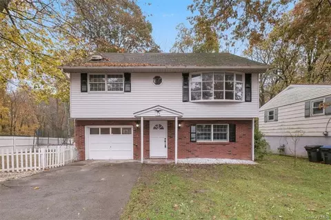 12 Forest Dr, Greenwood Lake, NY 10925