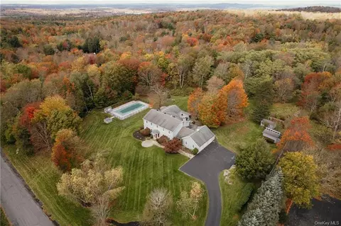 8 Manor Dr, Thompson, NY 12701