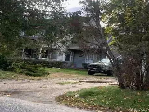 44 Little Fresh Pond Rd, Southampton, NY 11968