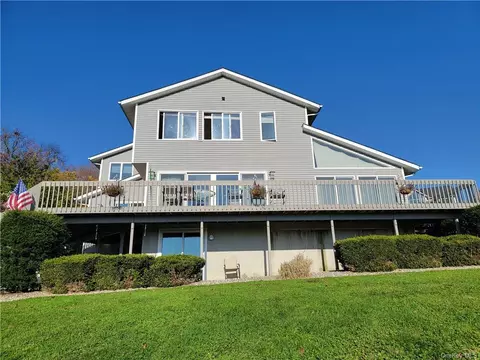 68 Prospect St, Marlboro, NY 12542