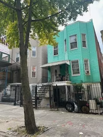 110 E 198th St, New York, NY 10468