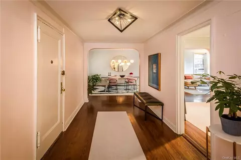 949 Palmer Rd #1A, Bronxville, NY 10708