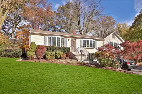 7 Louise Dr, Clarkstown, NY 10994