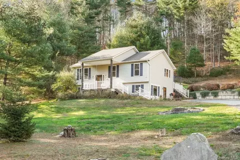 7 Hawk Mountain Dr, Deerpark, NY 12780