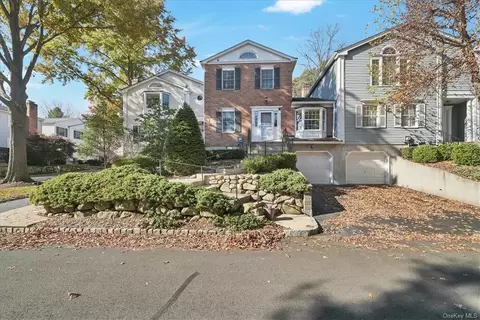 12 Washington Cir, Clarkstown, NY 10956