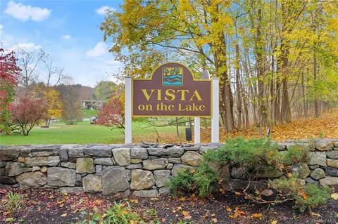 711 Vista On The Lk, Carmel, NY 10512
