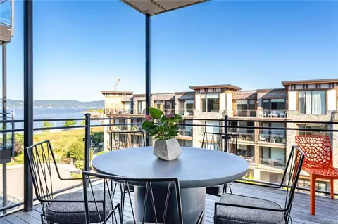 18 Rivers Edge Dr #409, Greenburgh, NY 10591