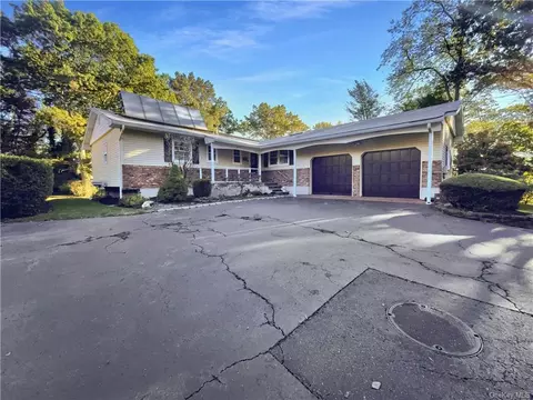 217 Gibbs Pond Rd, Nesconset, NY 11767
