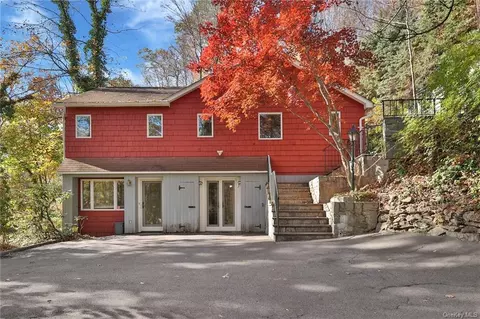 20 A Highclere Ln, Mount Pleasant, NY 10595