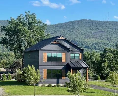 45 Townsend St, Beacon, NY 12508