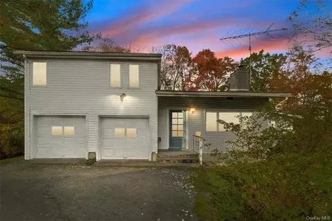 213 Van Houten Flds, Clarkstown, NY 10994