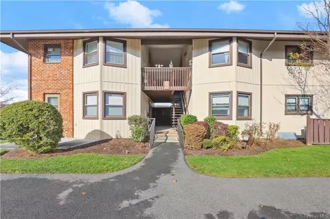18 Hastings Ct #H, Yorktown, NY 10598