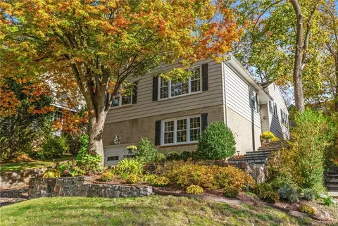 8 Chadwick Rd, White Plains, NY 10604