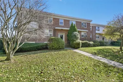 16 Keogh Ln #2B, New Rochelle, NY 10805