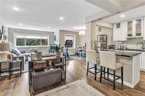 80 E Hartsdale Ave #505, Greenburgh, NY 10530