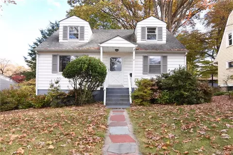 17 Oak St, Greenburgh, NY 10533