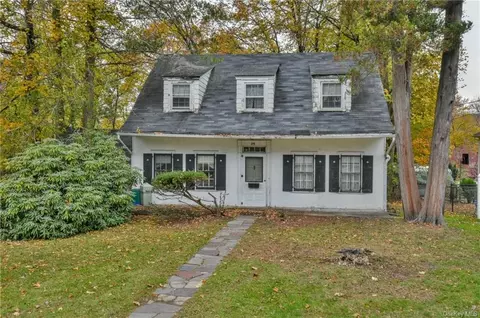 25 Hillcrest Rd, Ramapo, NY 10901